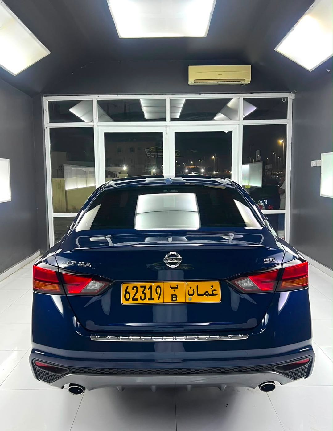 Car Image 2019 NISSAN ALTIMA SR