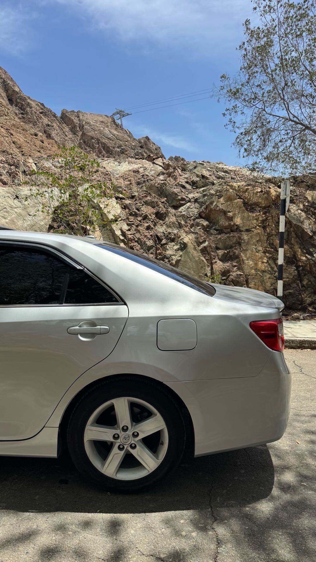 Car Image 2014 TOYOTA CAMRY SE