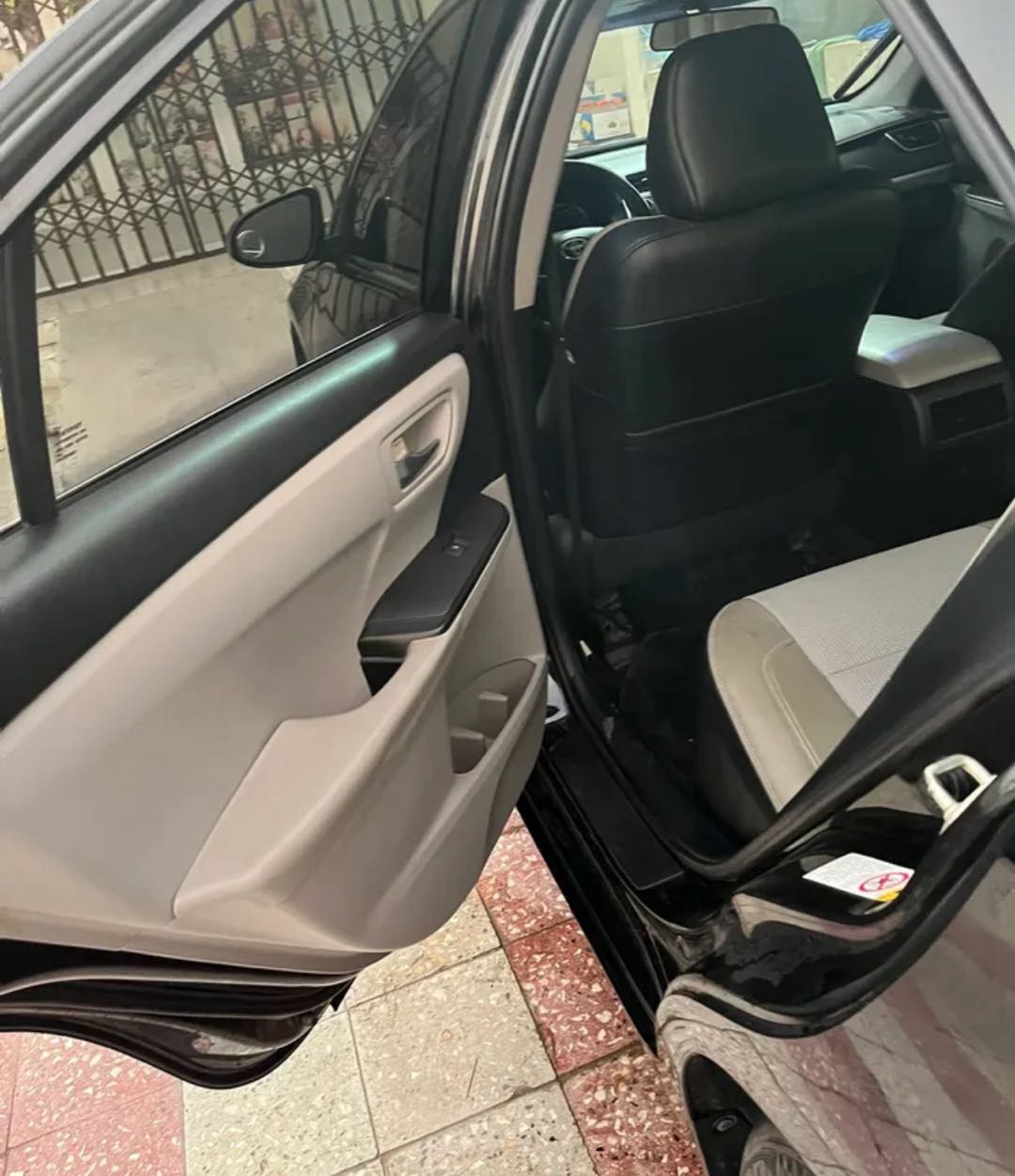 Car Image 2016 TOYOTA CAMRY SE