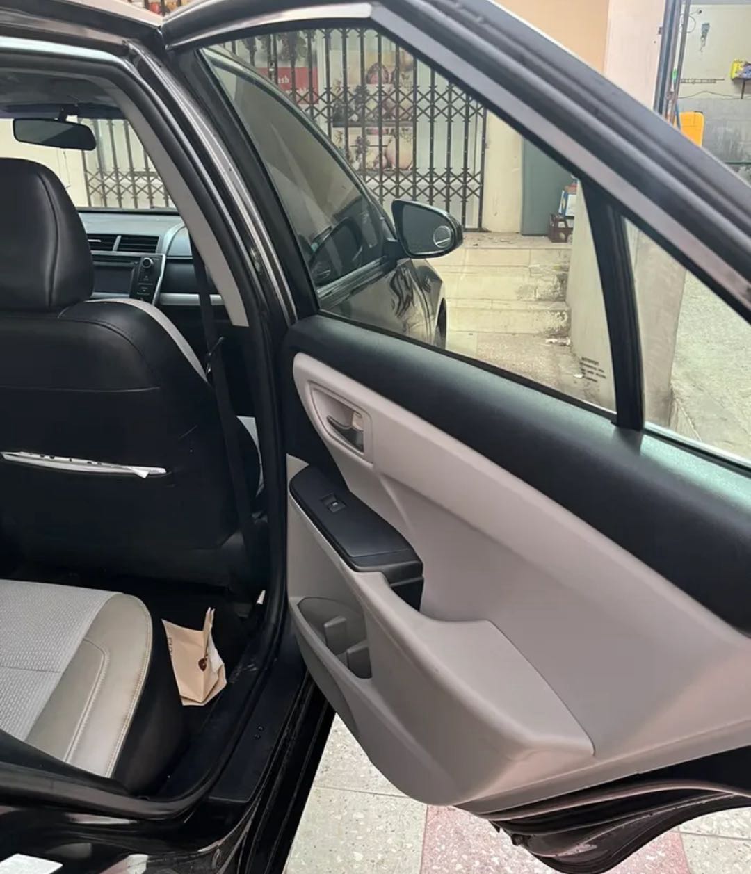 Car Image 2016 TOYOTA CAMRY SE