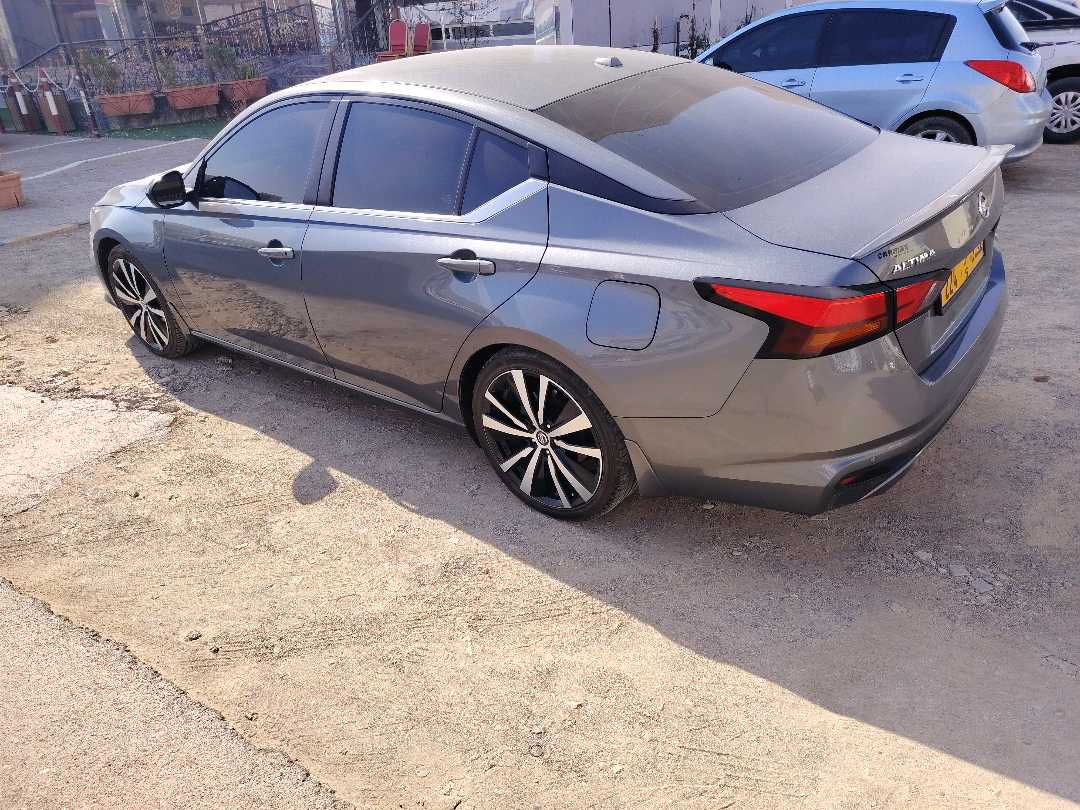 Car Image 2020 NISSAN ALTIMA SR