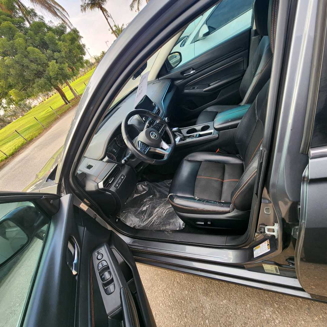 Car Image 2020 NISSAN ALTIMA SR