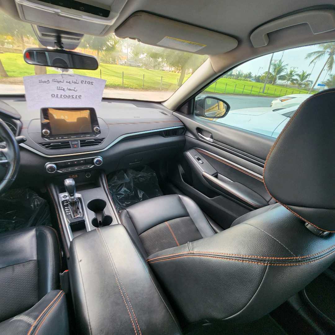 Car Image 2020 NISSAN ALTIMA SR