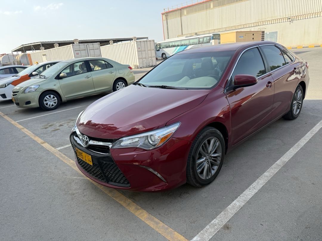 Car Image 2016 TOYOTA CAMRY SE