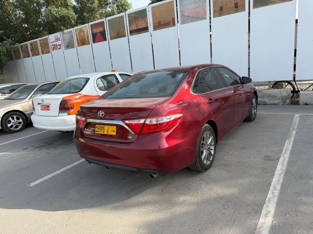 Car Image 2016 TOYOTA CAMRY SE