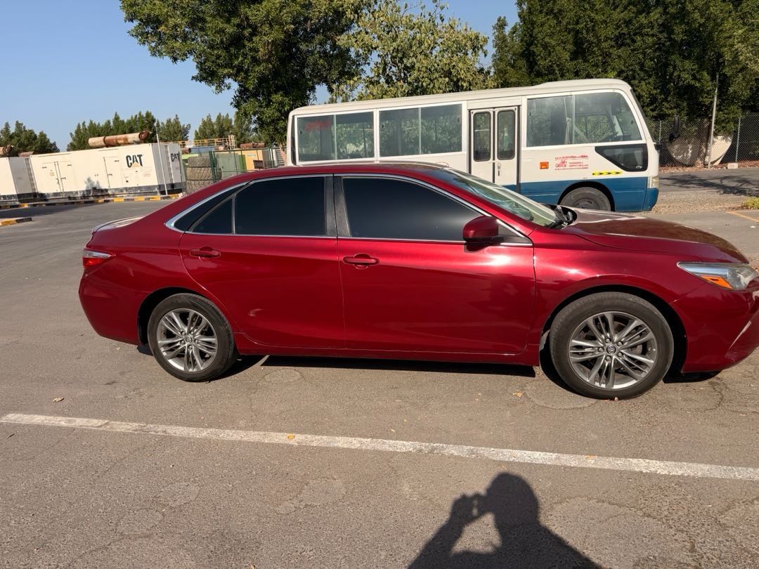 Car Image 2016 TOYOTA CAMRY SE