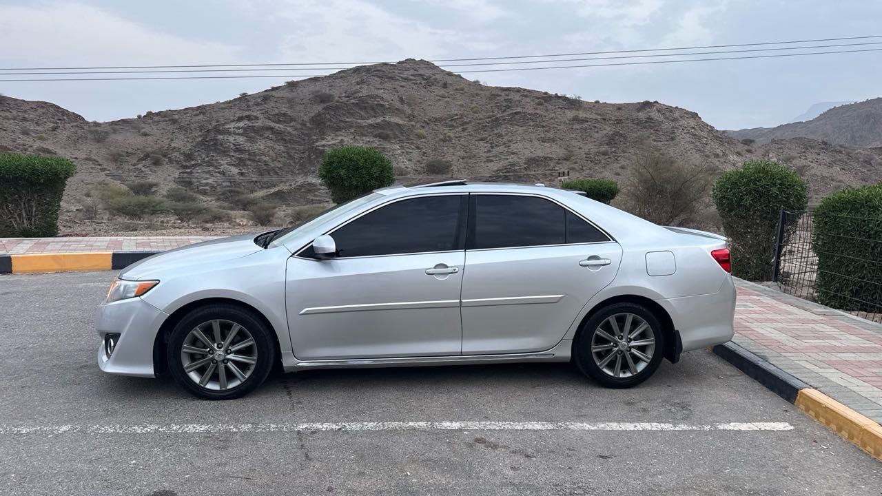 Car Image 2014 TOYOTA CAMRY XLE