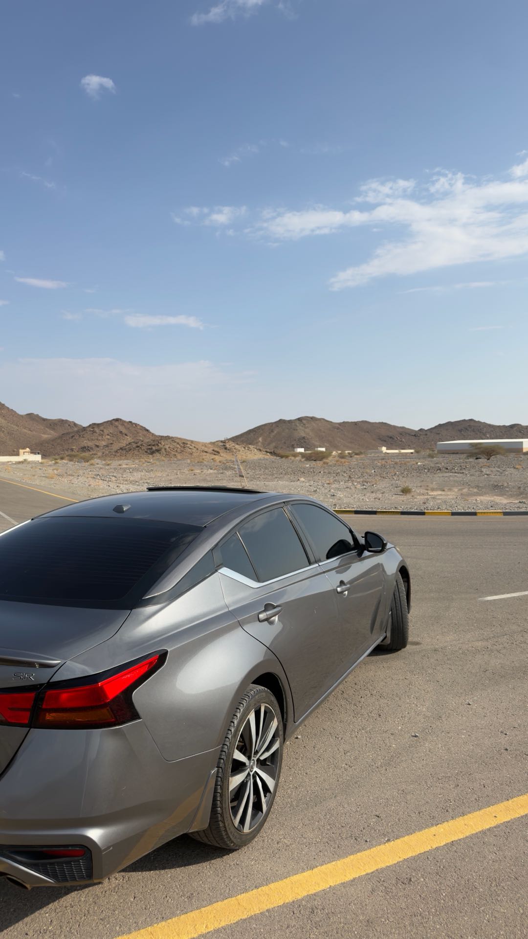 Car Image 2019 NISSAN ALTIMA SR