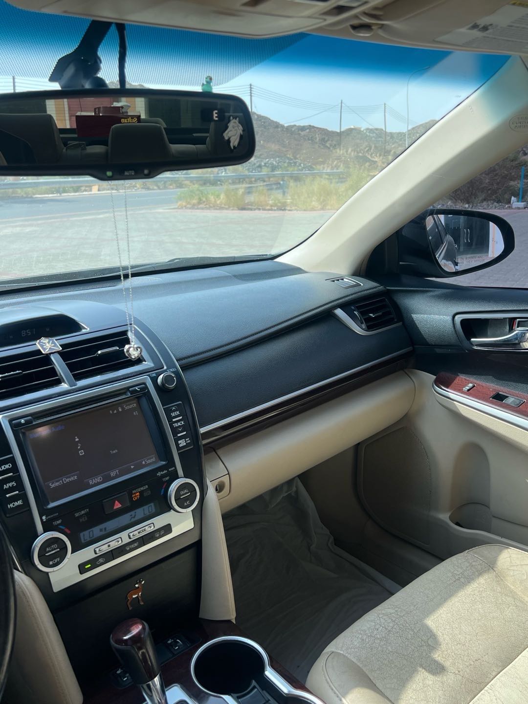 Car Image 2014 TOYOTA CAMRY XLE