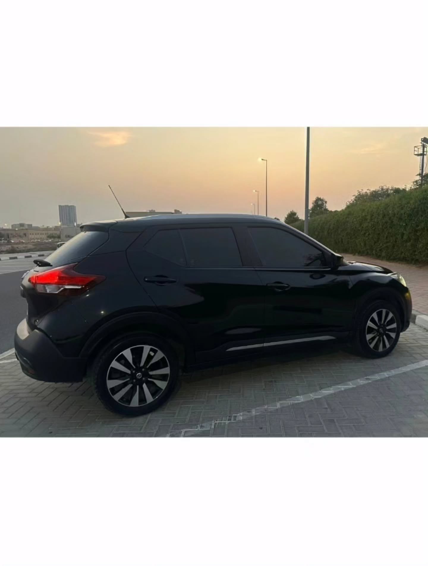 Car Image 2019 NISSAN KICKS 