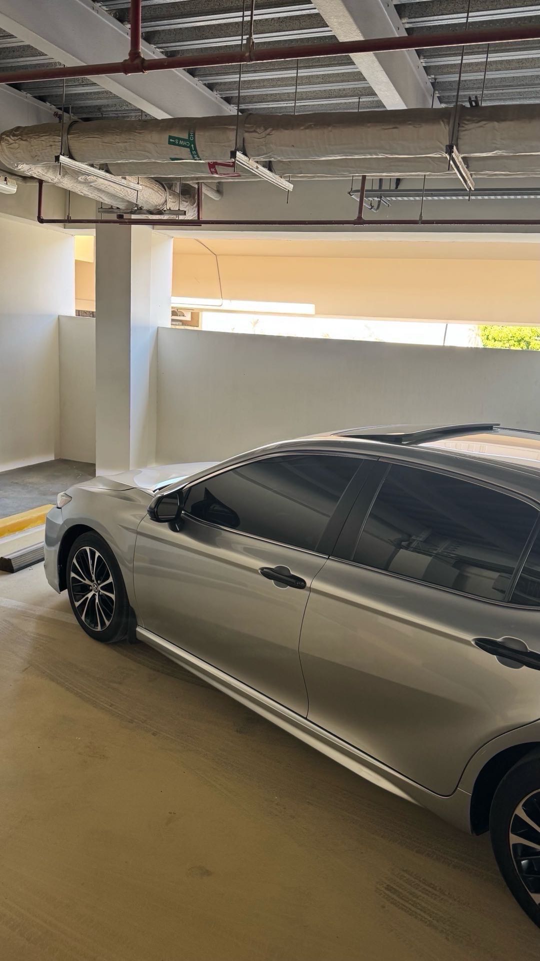 Car Image 2019 TOYOTA CAMRY SE