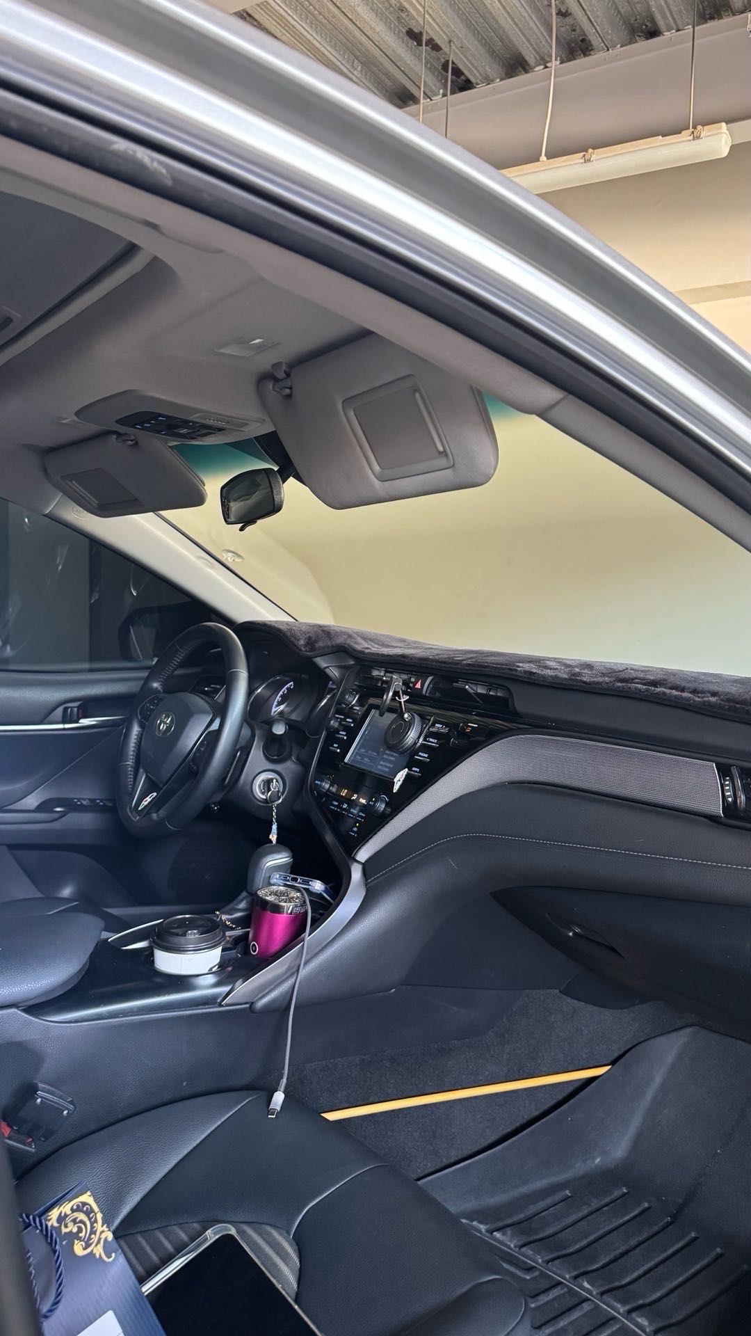Car Image 2019 TOYOTA CAMRY SE