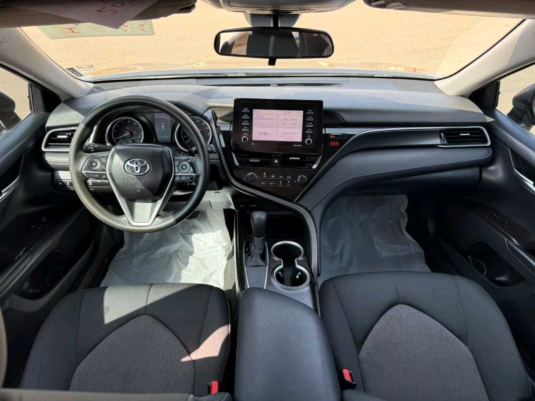Car Image 2021 TOYOTA CAMRY LE