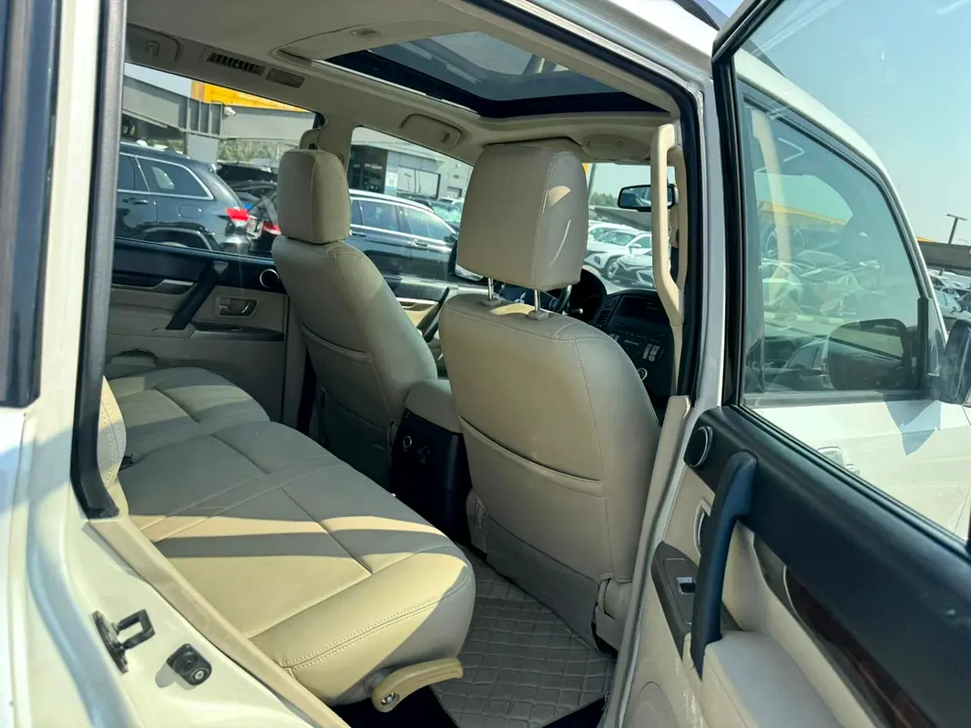Car Image 2013 MITSUBISHI PAJERO GLS