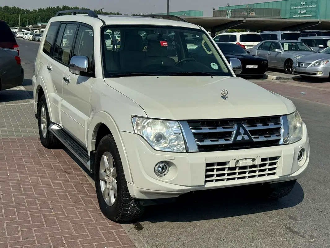 Car Image 2013 MITSUBISHI PAJERO GLS