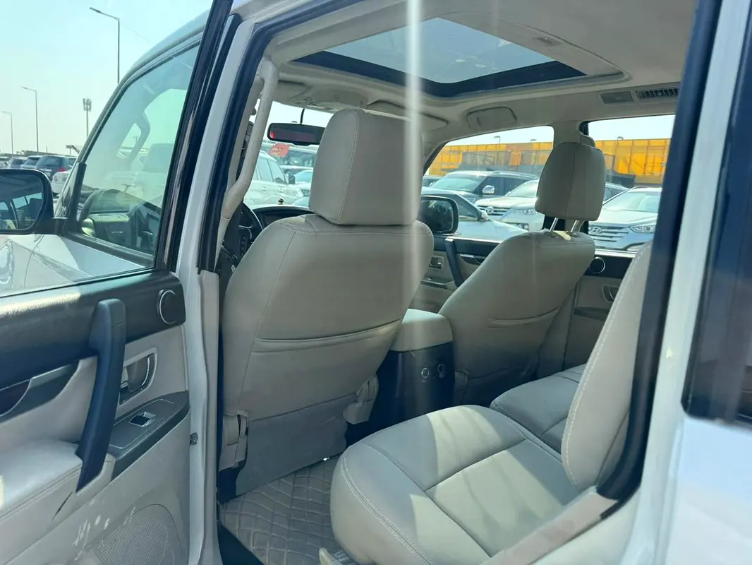 Car Image 2013 MITSUBISHI PAJERO GLS
