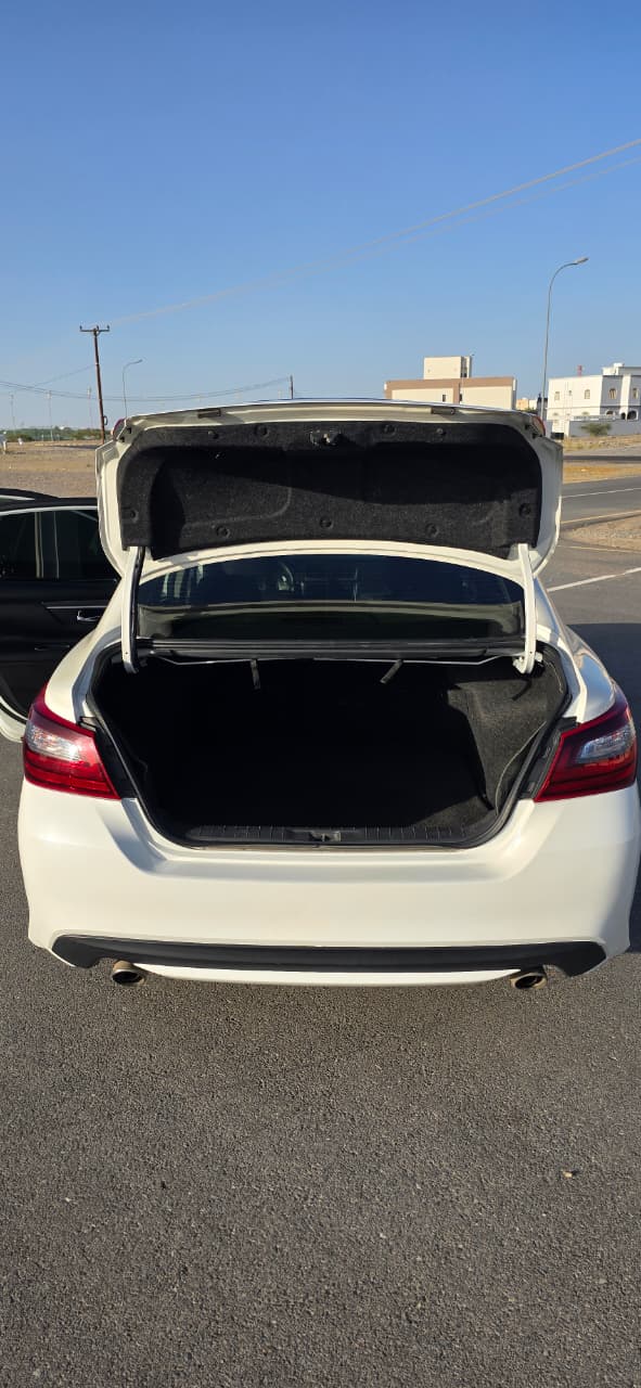 Car Image 2017 NISSAN ALTIMA SR