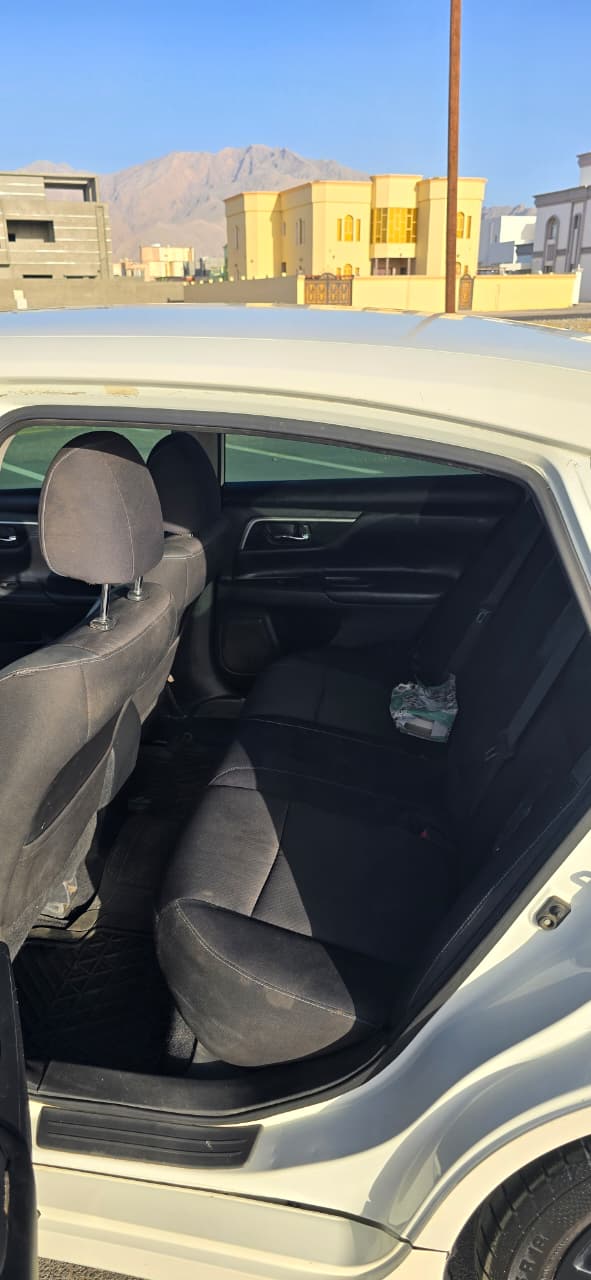 Car Image 2017 NISSAN ALTIMA SR