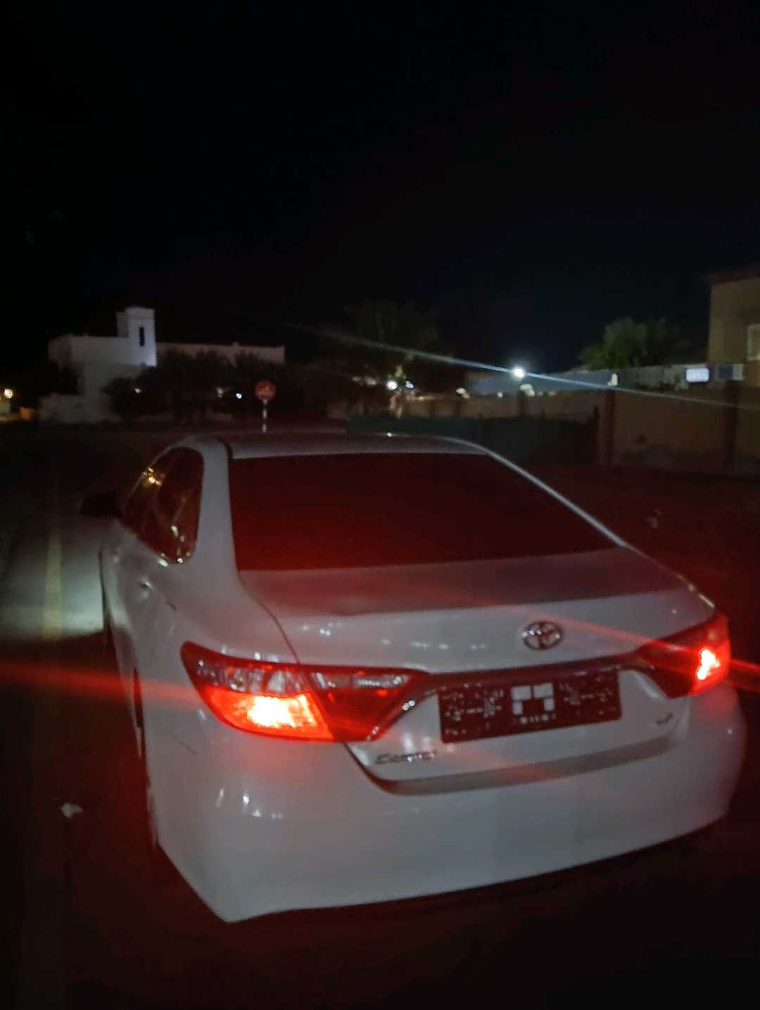 Car Image 2015 TOYOTA CAMRY LE