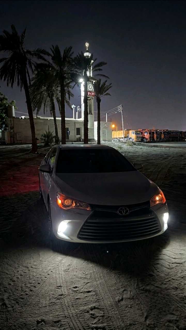 Car Image 2015 TOYOTA CAMRY LE