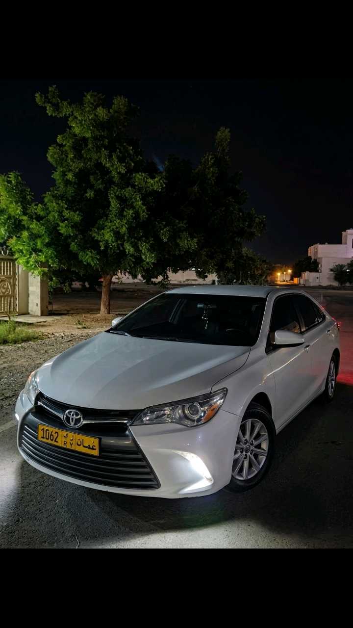 Car Image 2015 TOYOTA CAMRY LE