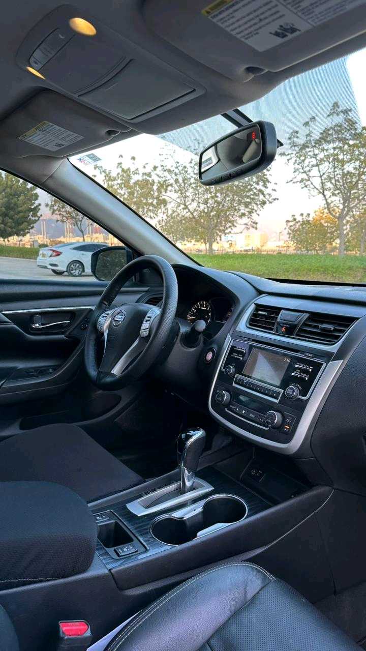 Car Image 2017 NISSAN ALTIMA SL