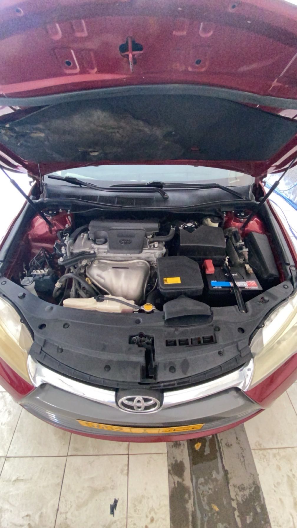 Car Image 2015 TOYOTA CAMRY LE
