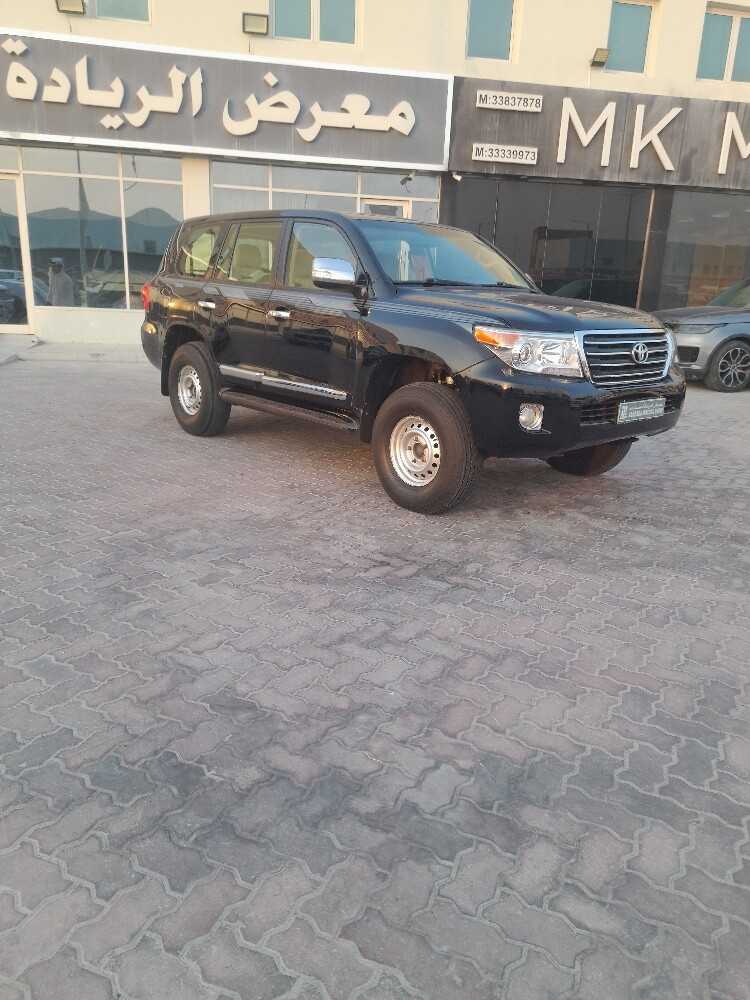 Car Image 2012 TOYOTA LAND CRUISER GX.R