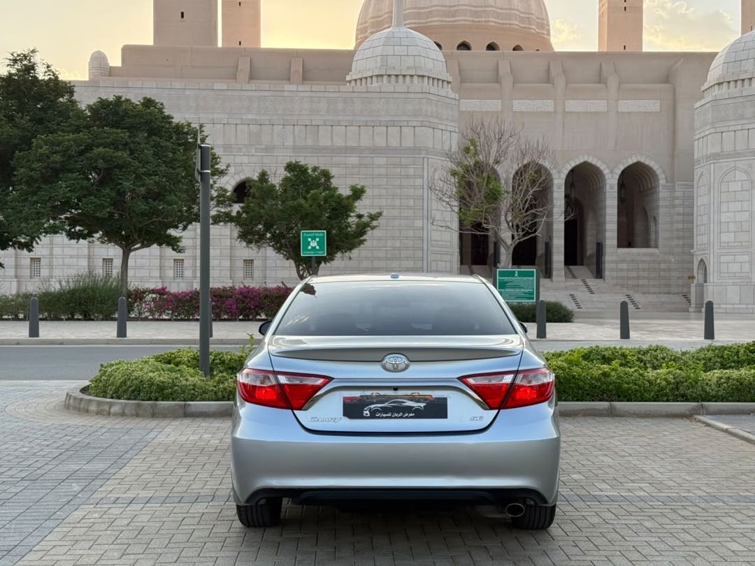 Car Image 2016 TOYOTA CAMRY SE