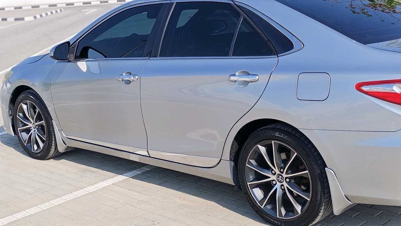 Car Image 2015 TOYOTA CAMRY XSE