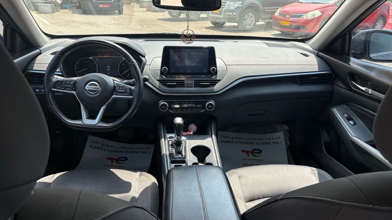 Car Image 2019 NISSAN ALTIMA SV