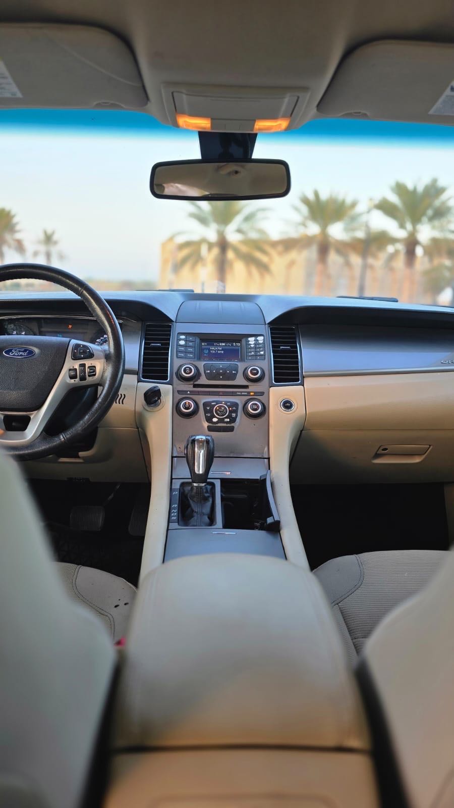 Car Image 2018 FORD TAURUS SEL