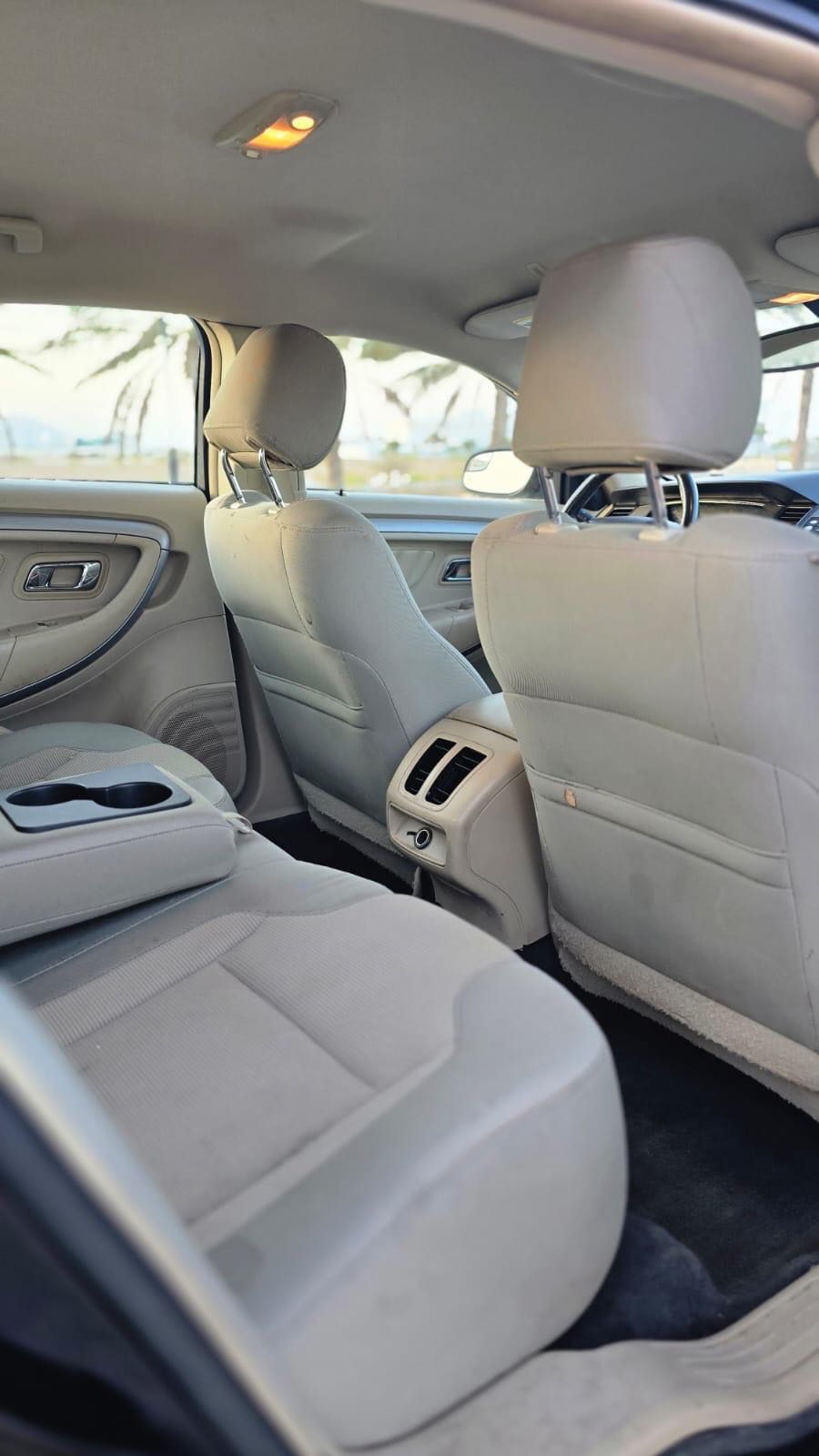 Car Image 2018 FORD TAURUS SEL
