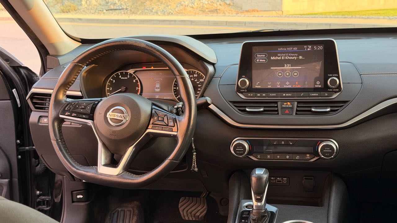 Car Image 2019 NISSAN ALTIMA SV