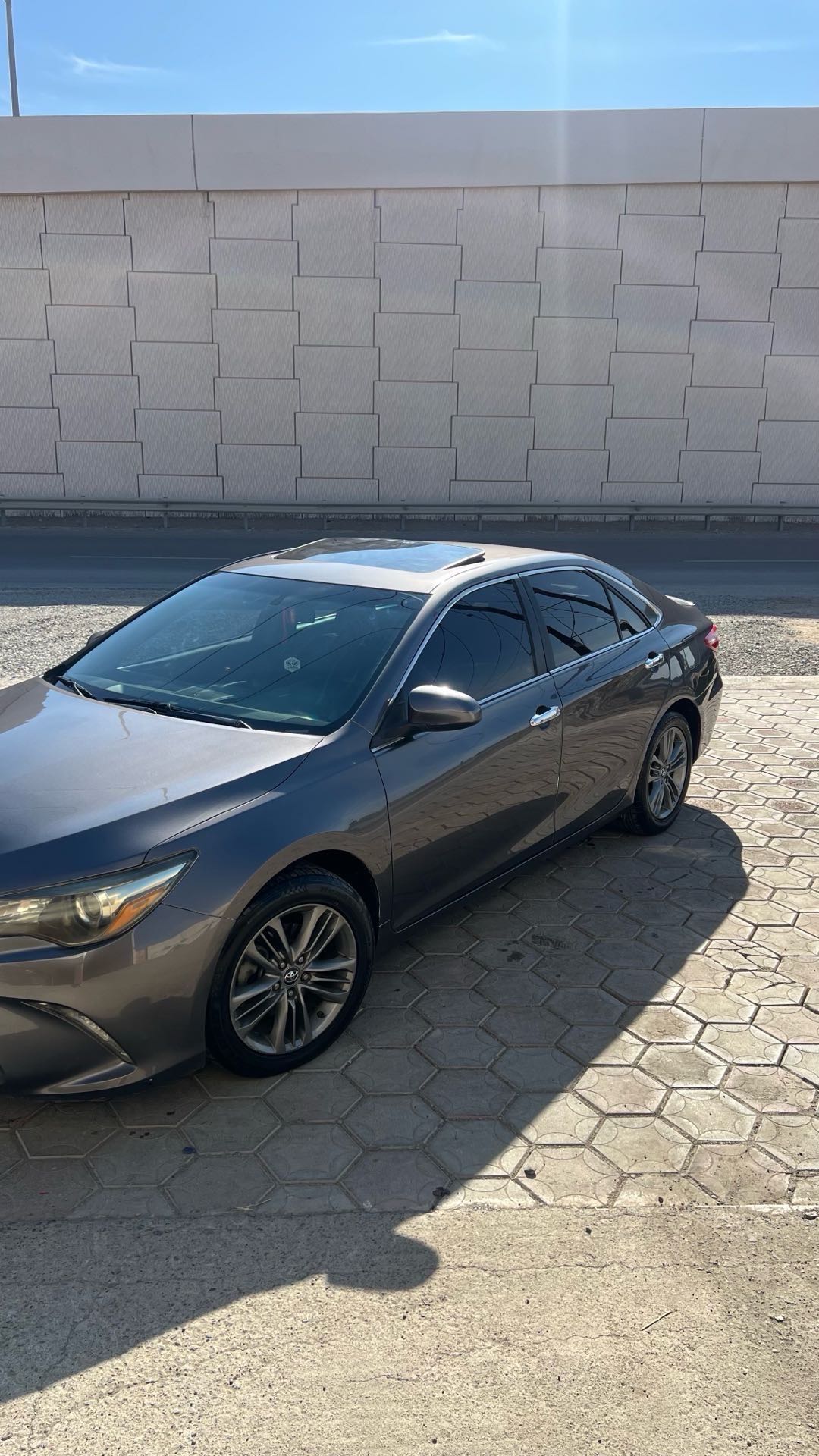 Car Image 2015 TOYOTA CAMRY SE