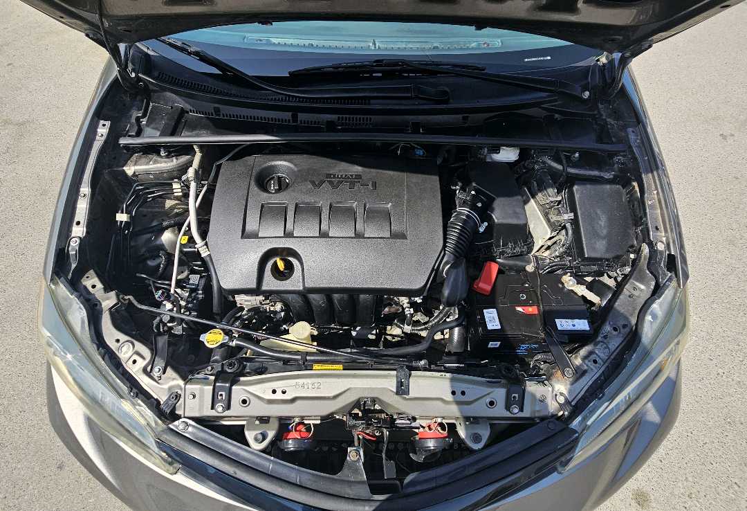 Car Image 2018 TOYOTA COROLLA LE
