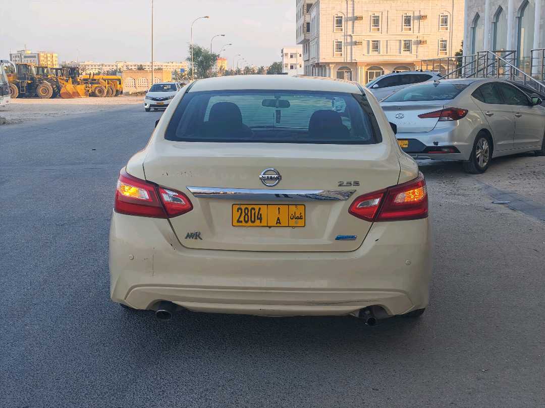 Car Image 2018 NISSAN ALTIMA SV