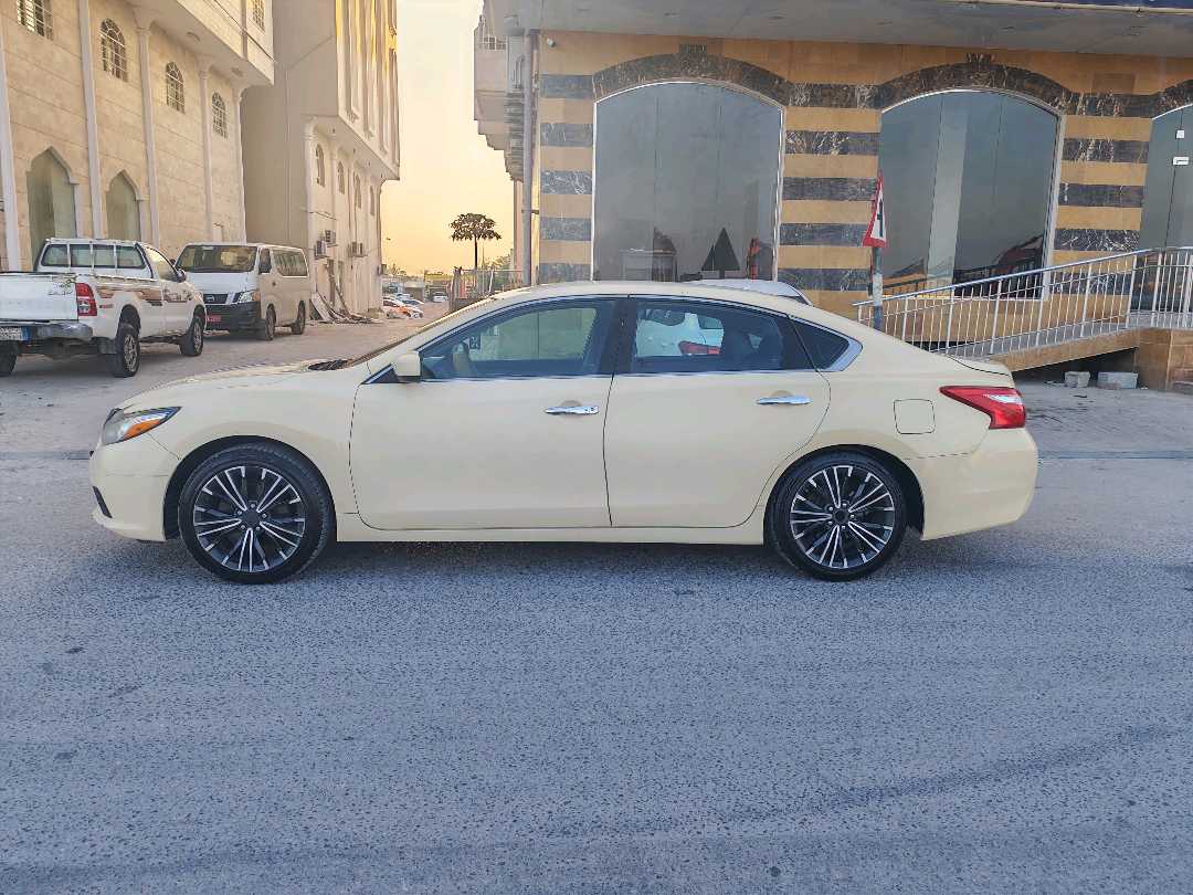 Car Image 2018 NISSAN ALTIMA SV