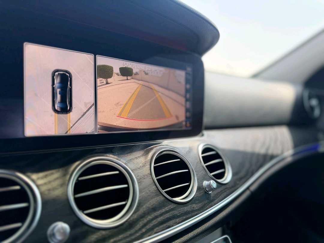 Car Image 2019 MERCEDES E Class 300