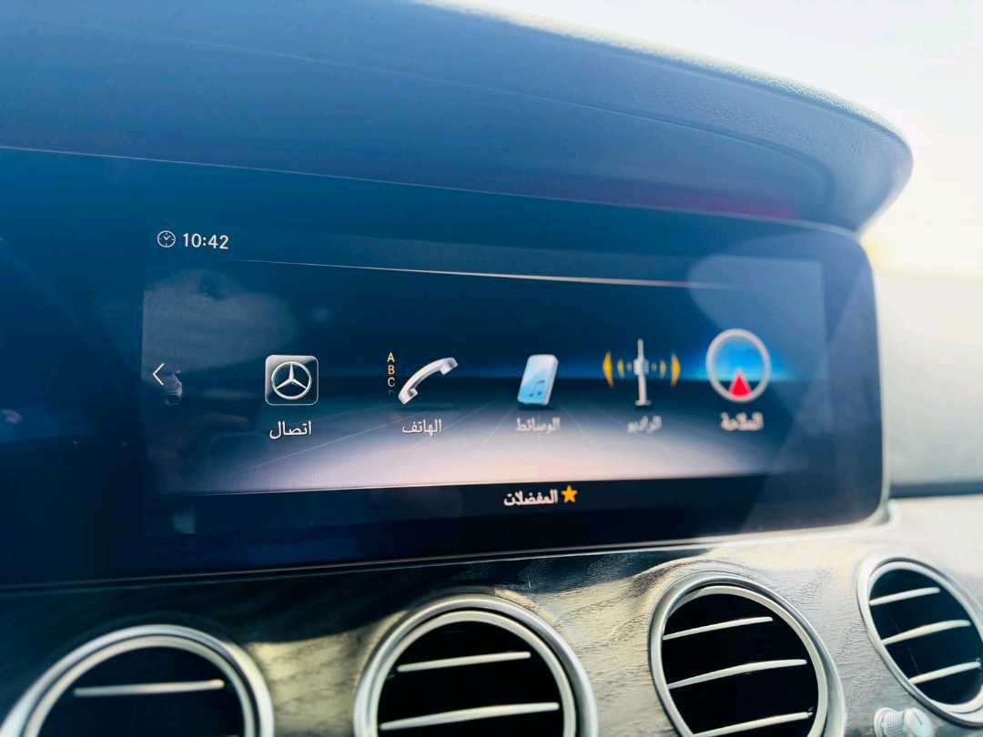 Car Image 2019 MERCEDES E Class 300