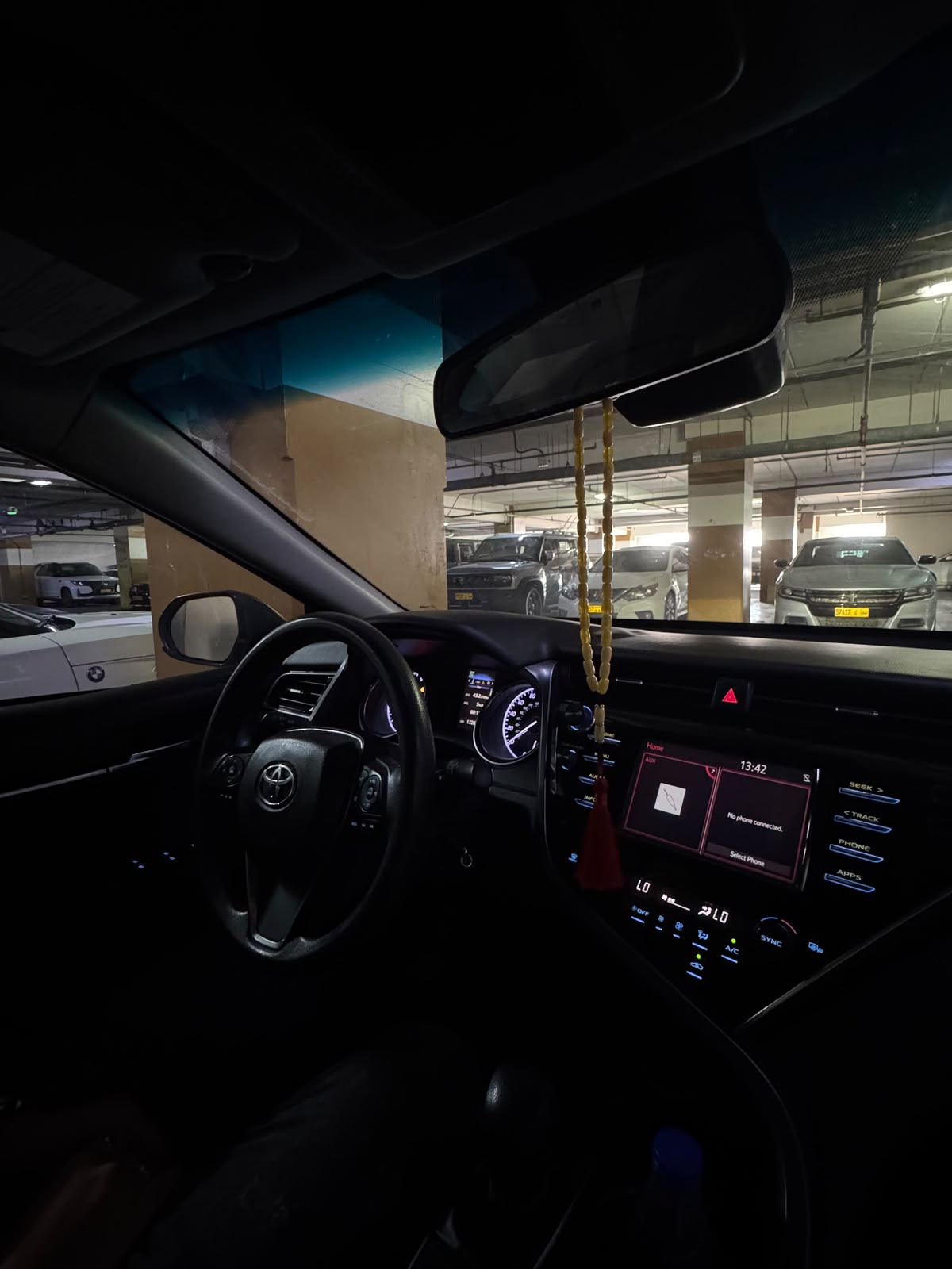 Car Image 2018 TOYOTA CAMRY SE