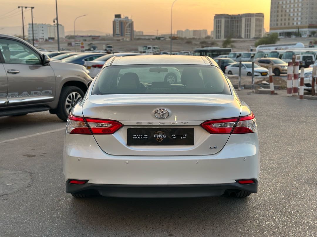 Car Image 2019 TOYOTA CAMRY LE