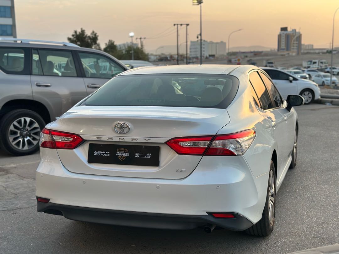 Car Image 2019 TOYOTA CAMRY LE