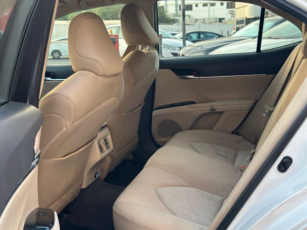 Car Image 2019 TOYOTA CAMRY LE