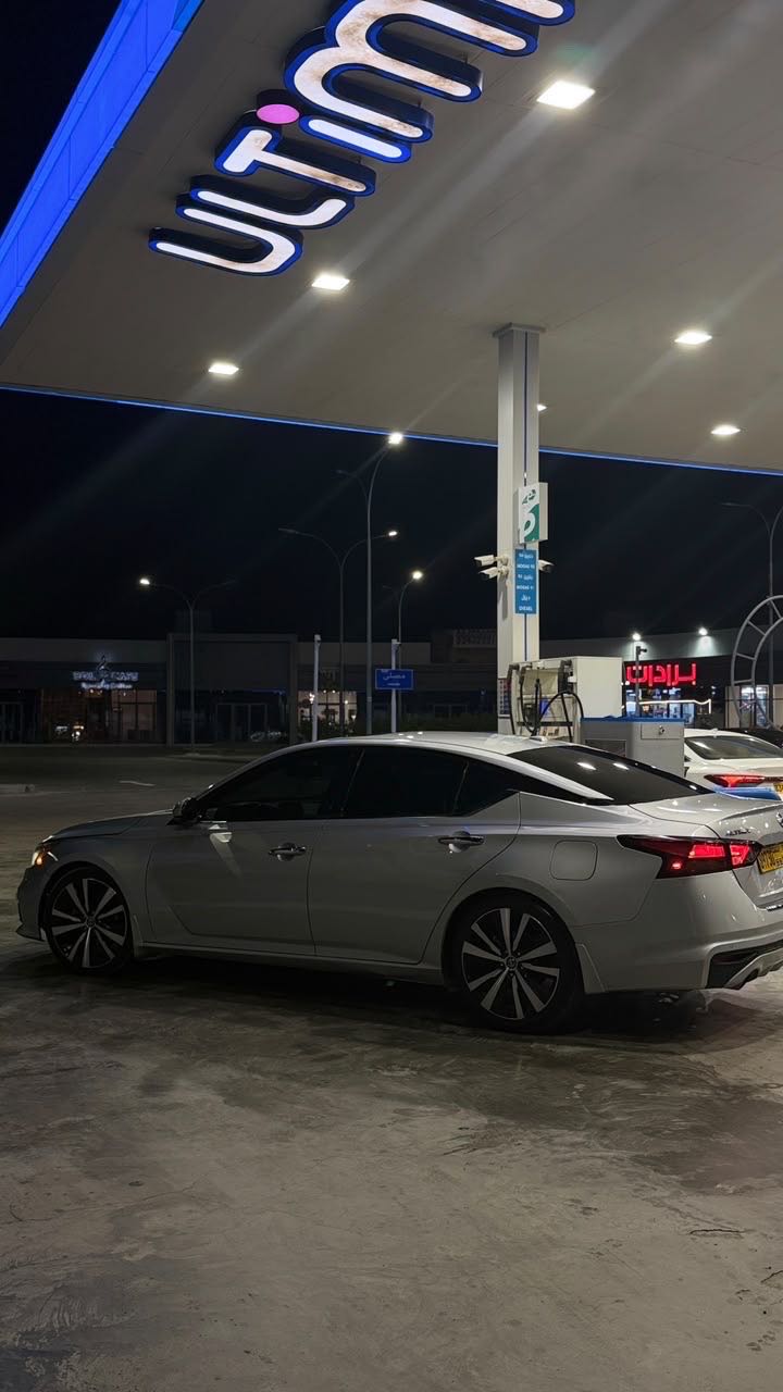 Car Image 2019 NISSAN ALTIMA Platinum 