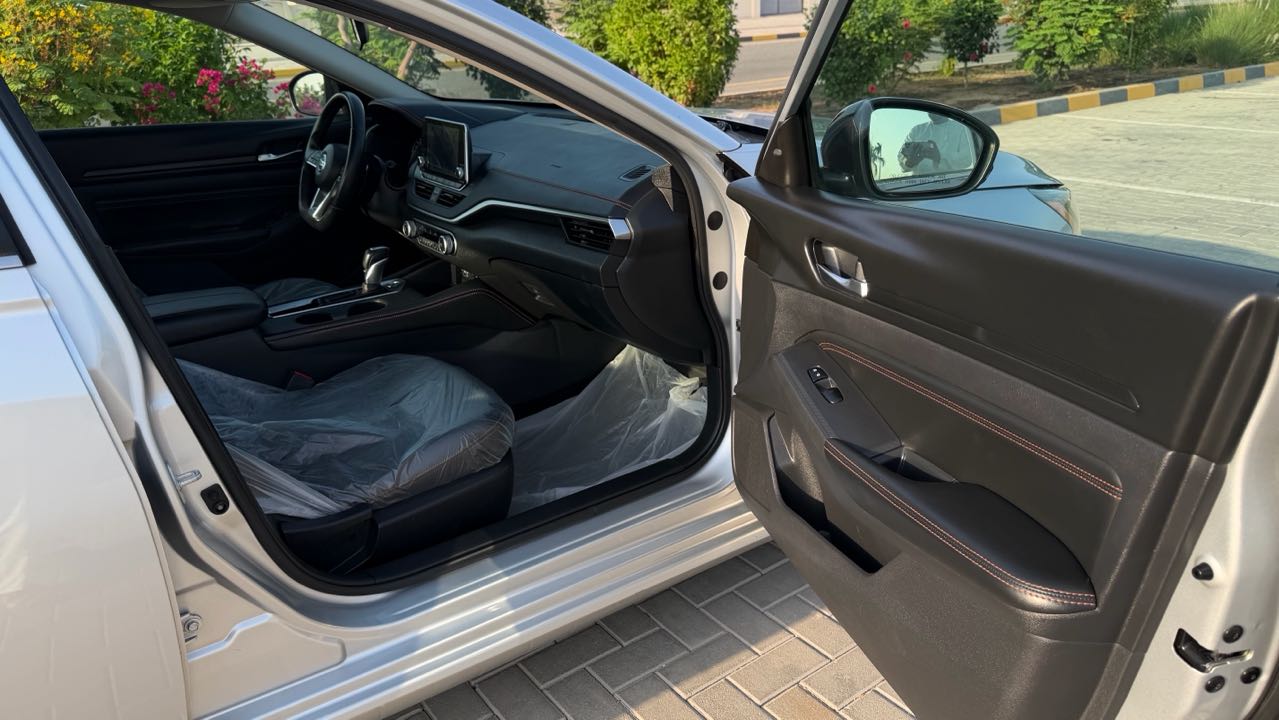Car Image 2019 NISSAN ALTIMA SR