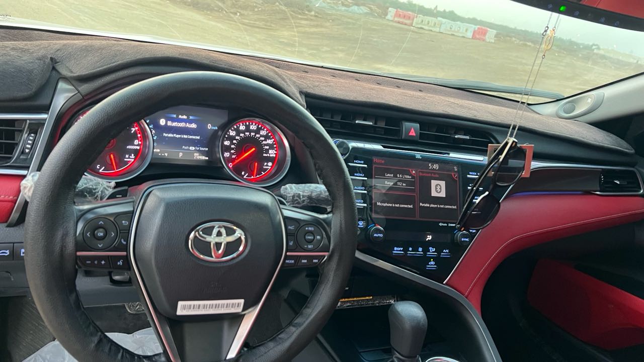 Car Image 2018 TOYOTA CAMRY XSE