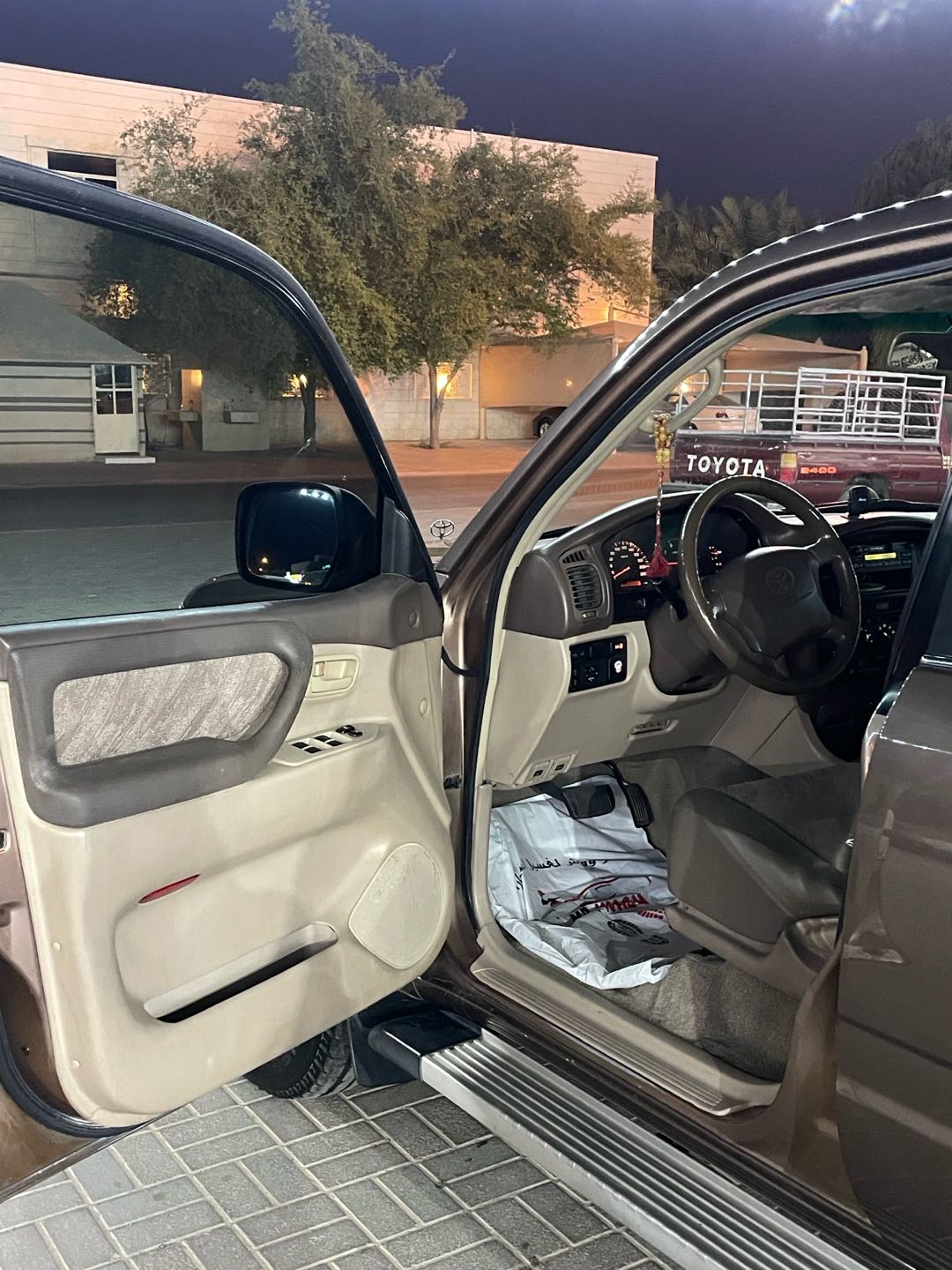 Car Image 1998 TOYOTA LAND CRUISER GX.R