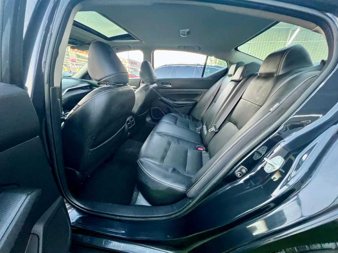 Car Image 2019 NISSAN ALTIMA SL