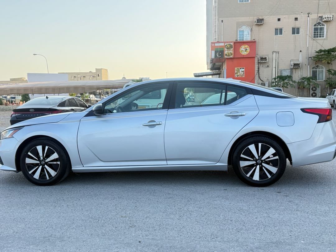 Car Image 2021 NISSAN ALTIMA SV